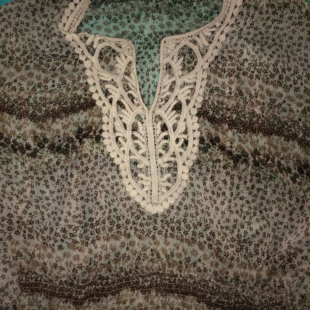Cute blouse - Picture 2 of 5